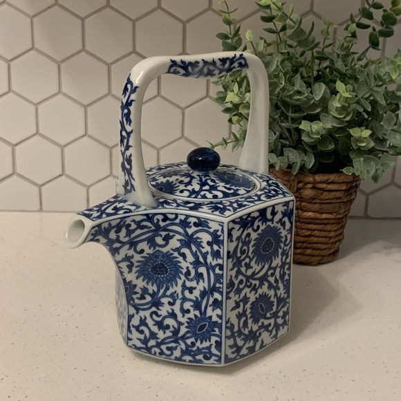 Takahashi Chinoiserie Vintage Blue‎ & White Floral Hexagonal Tea Pot Heavy Japan - Picture 8 of 10